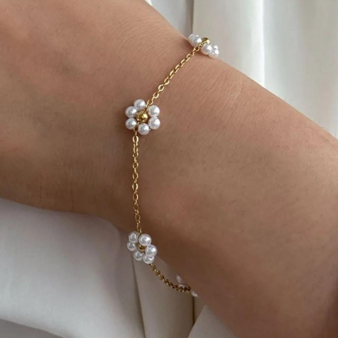 White Daisy Bracelet