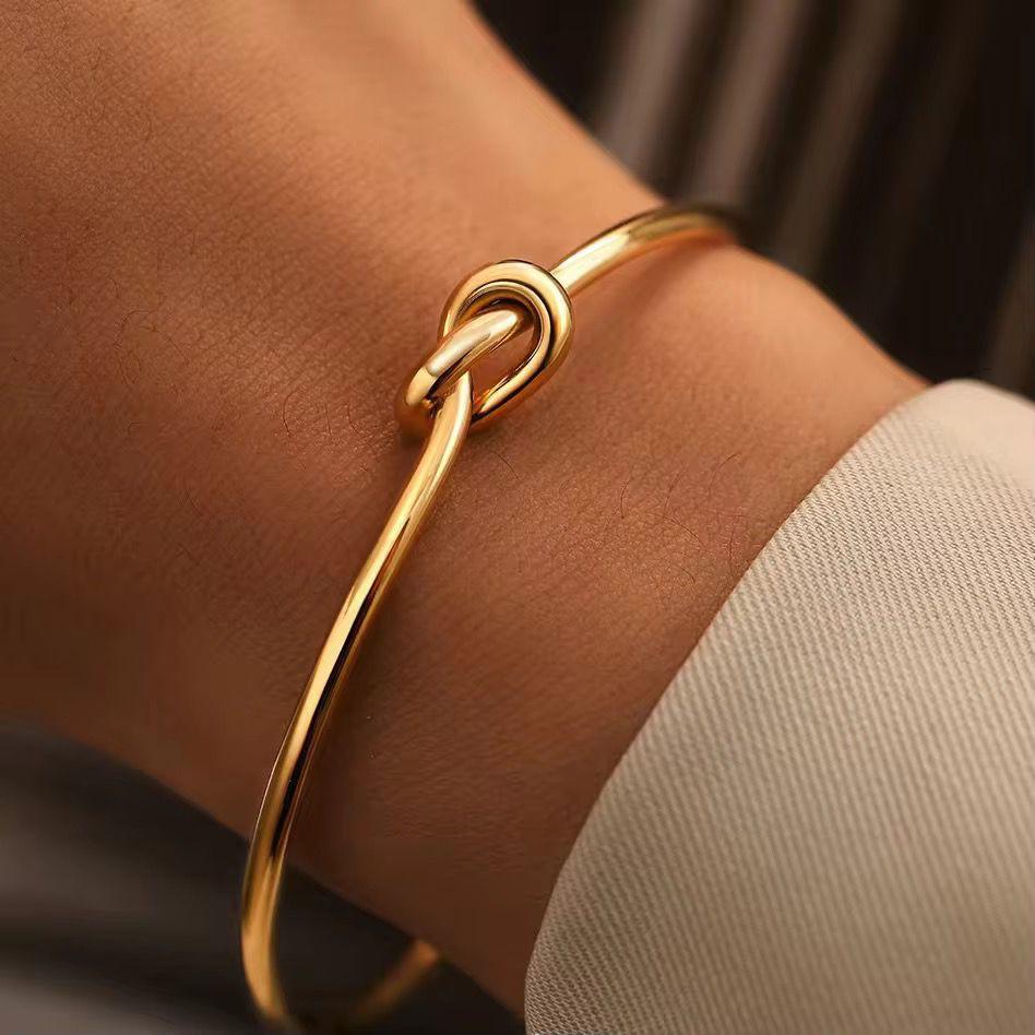 Twisted Handcuff (Adjustable)