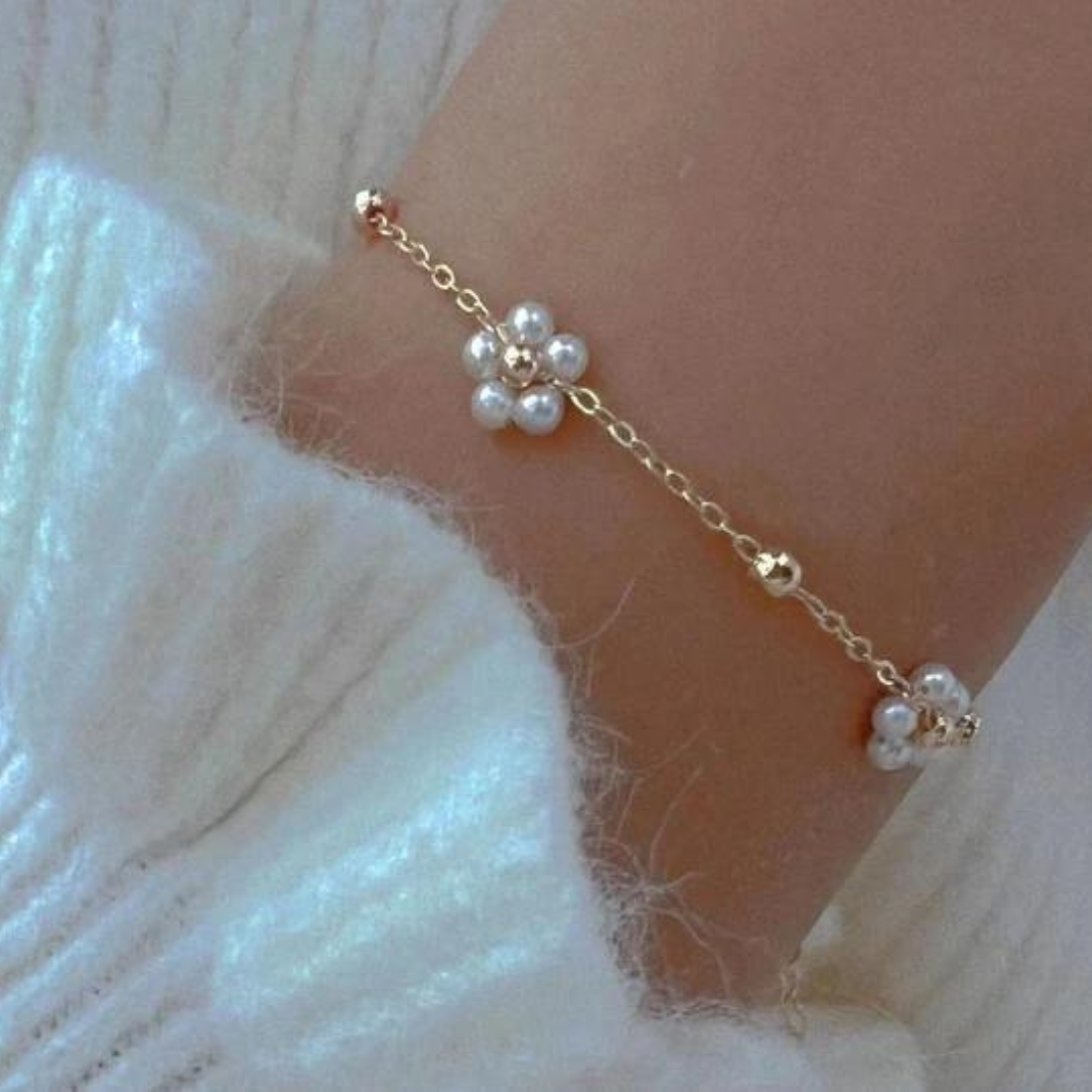 White Daisy Bracelet